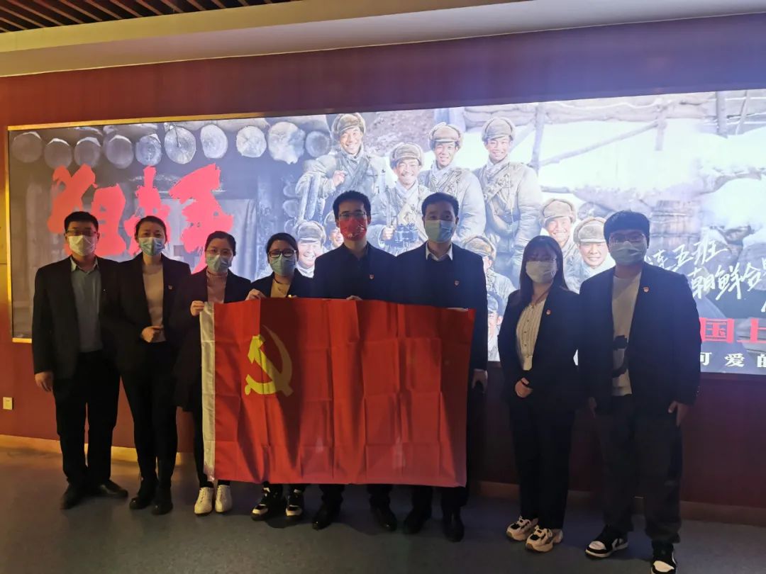 河北中天圣塬全体党员观看爱国主义影片《狙击手》
